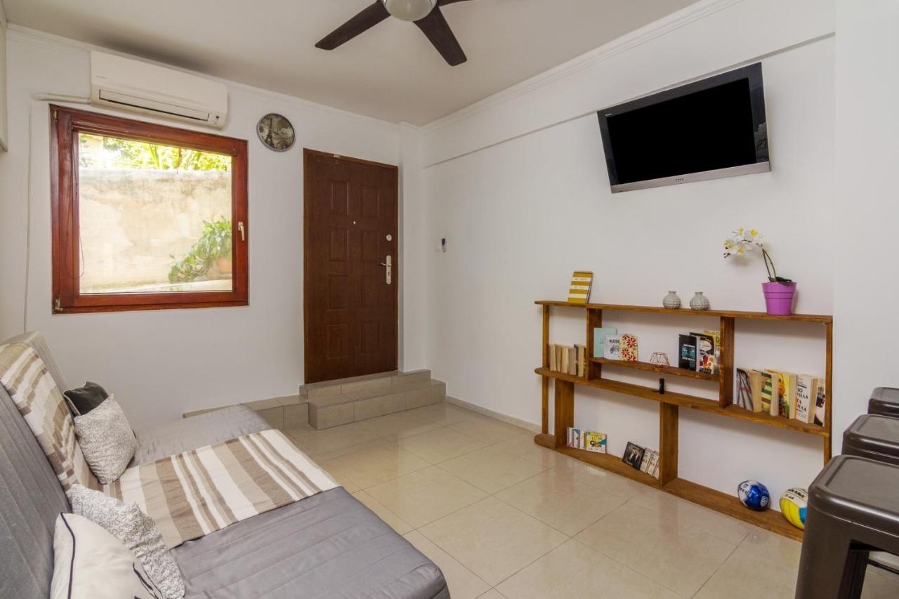 Comfy Apartment Close To Floisvos Beach Athènes Extérieur photo